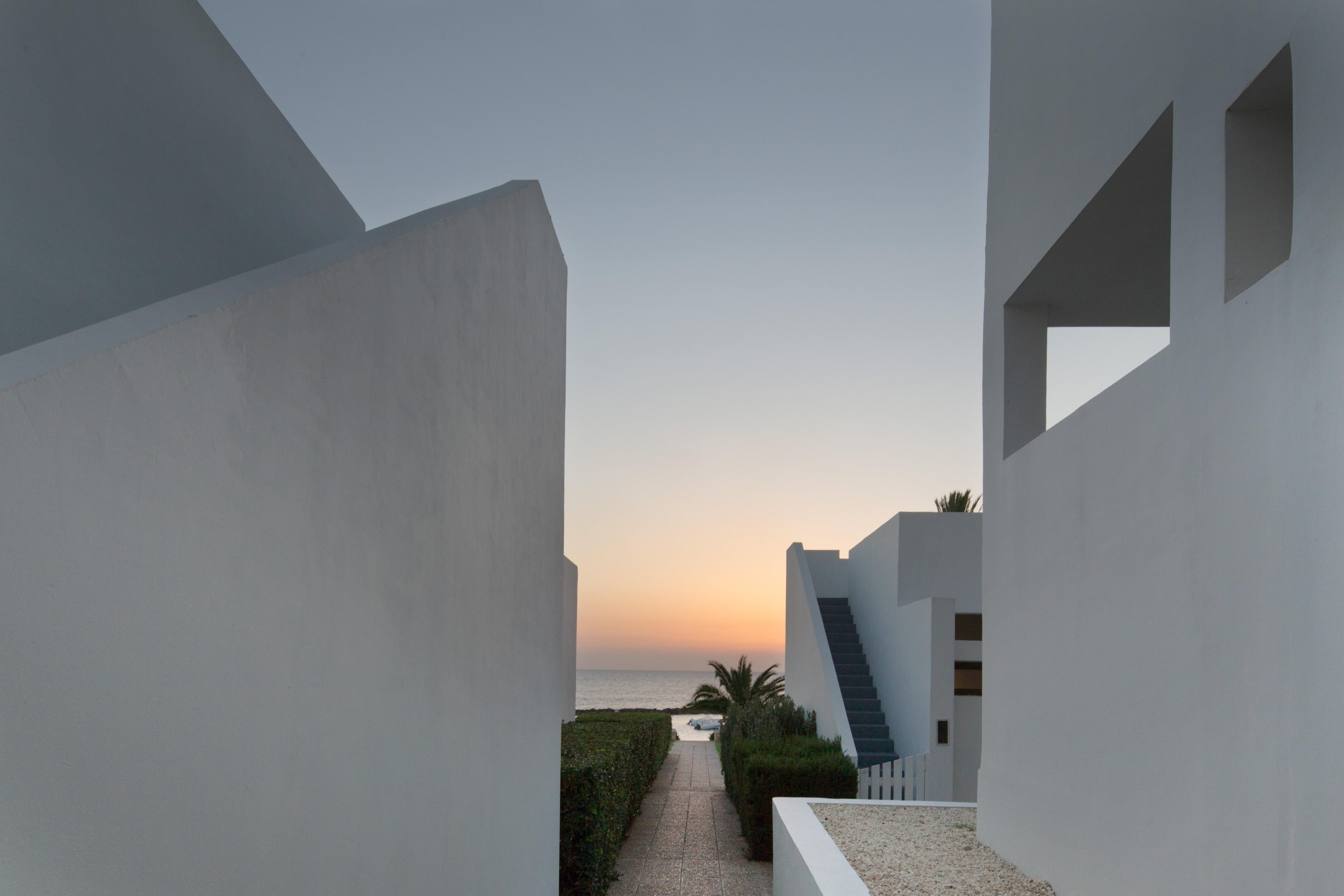 奥尔迈拉酒店 Paphos 外观 照片 The hotel at sunset