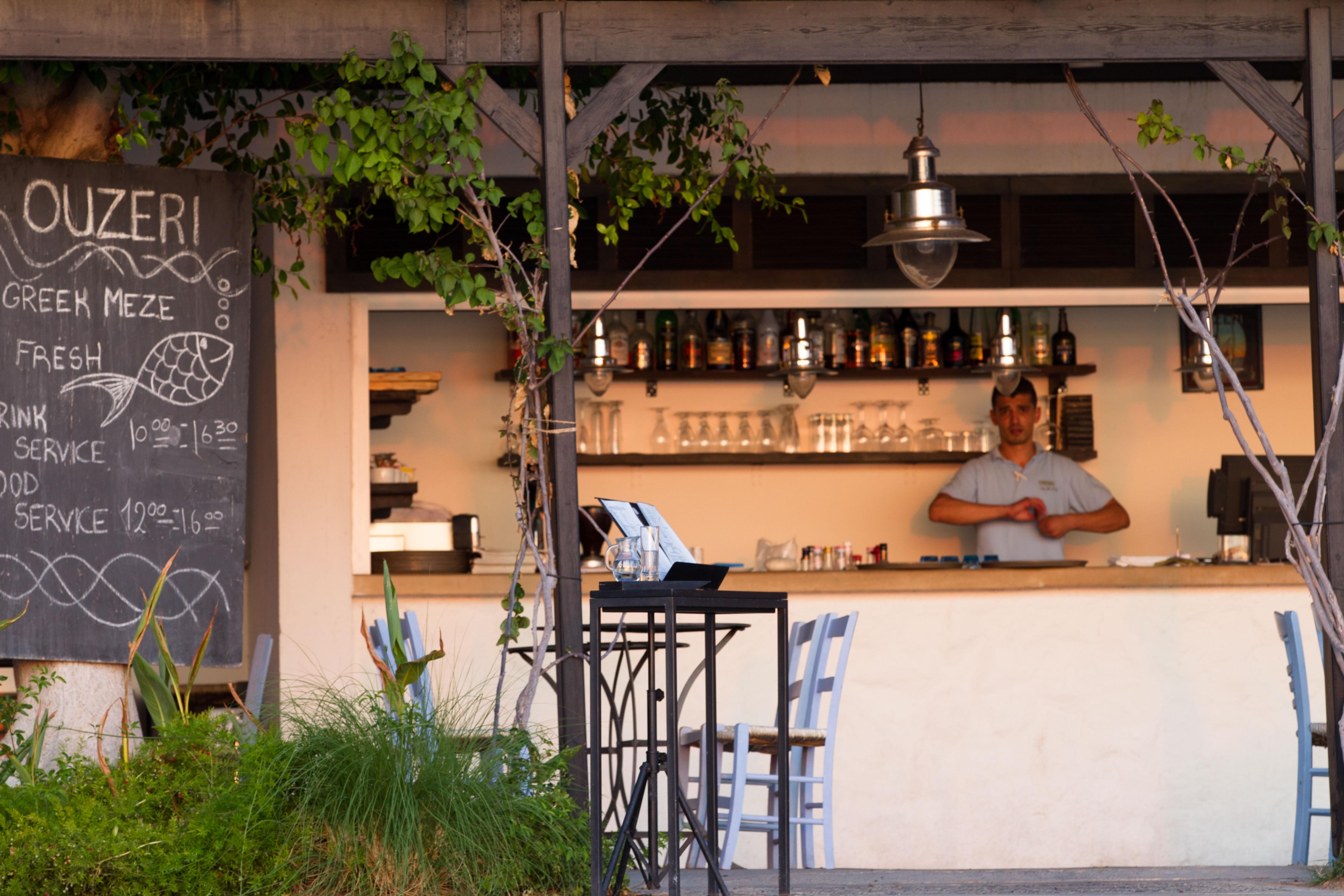 奥尔迈拉酒店 Paphos 外观 照片 A tavern in Athens