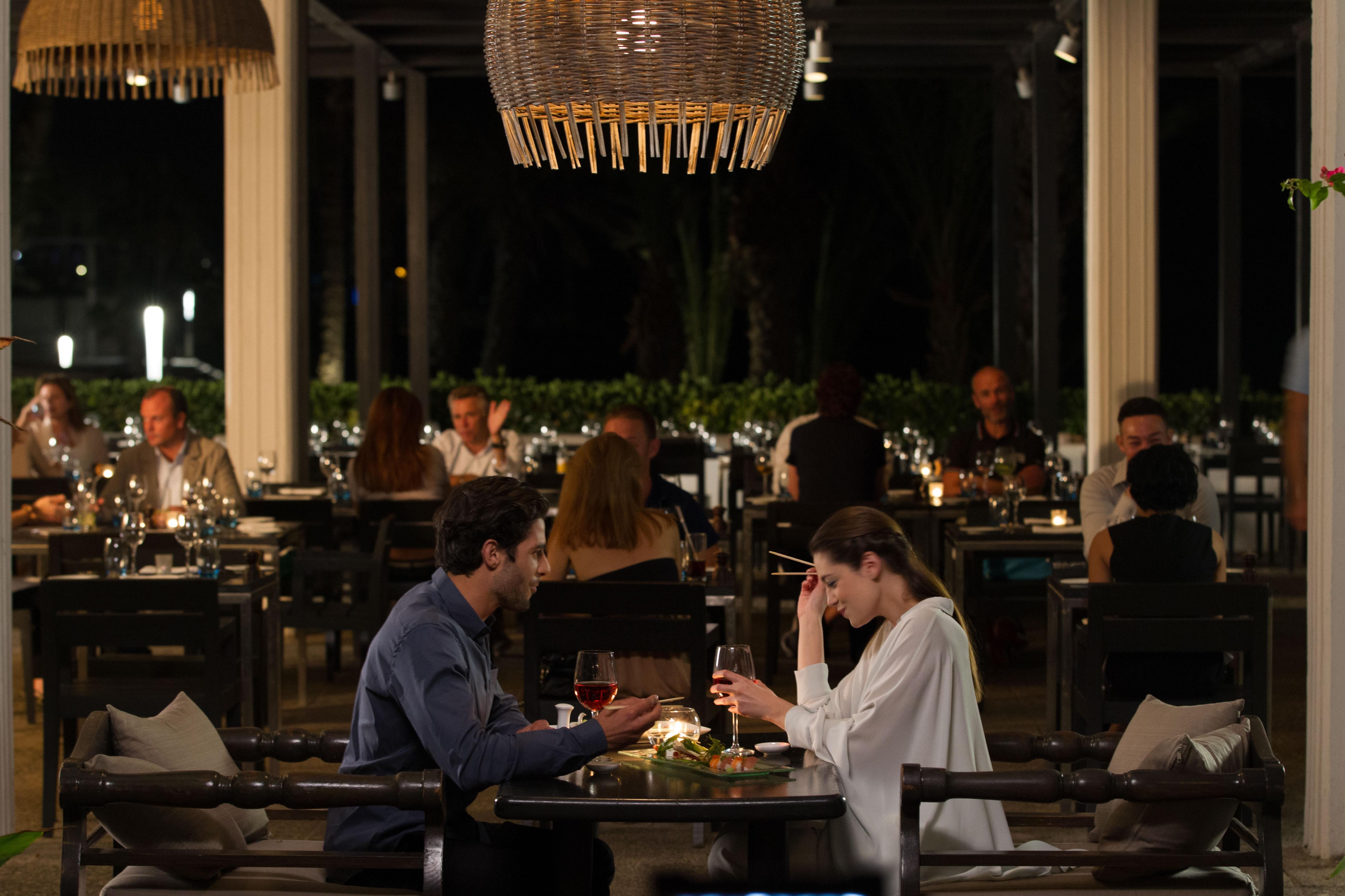 奥尔迈拉酒店 Paphos 外观 照片 The restaurant at the Four Seasons Hotel