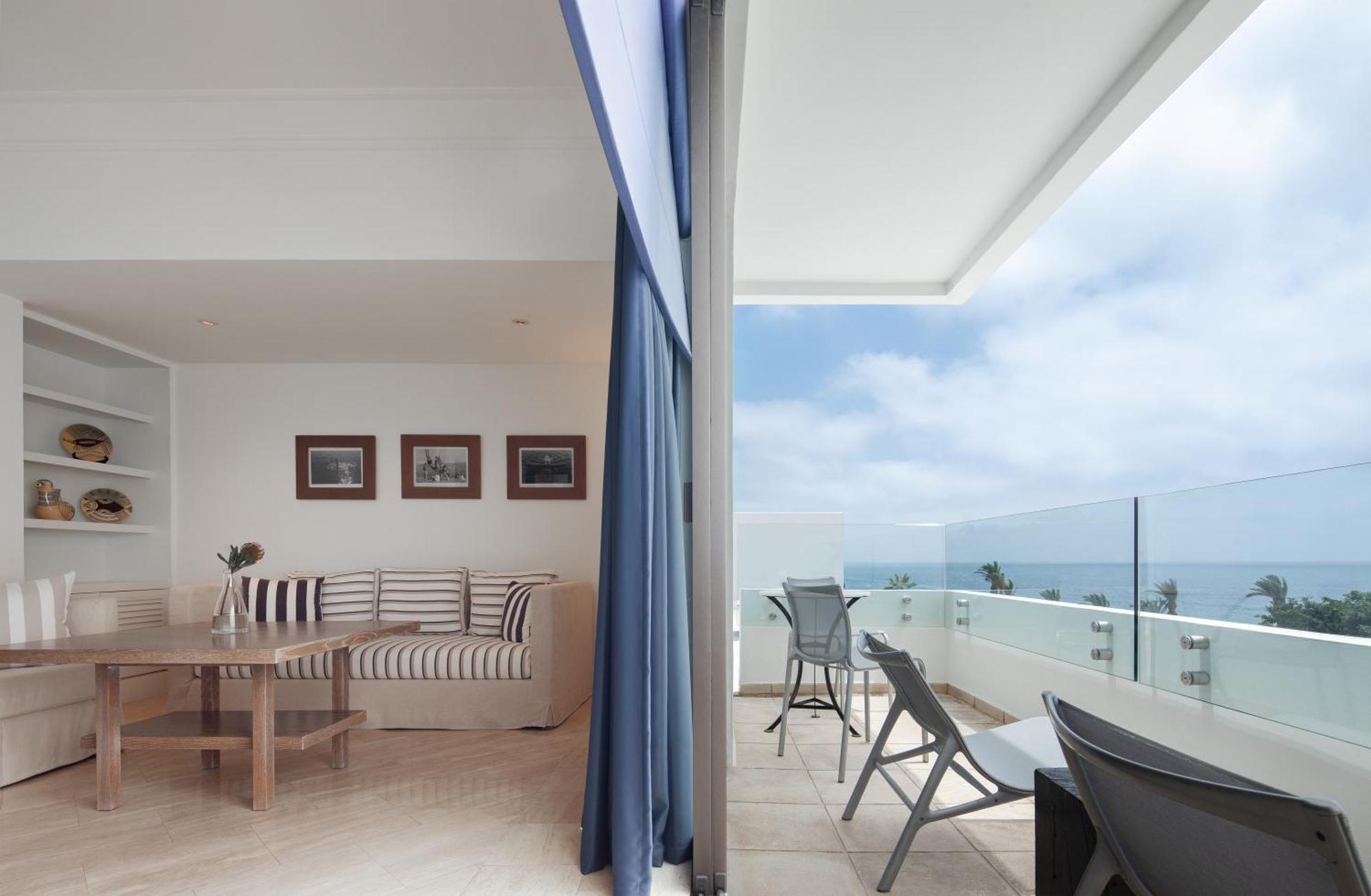 奥尔迈拉酒店 Paphos 外观 照片 A balcony