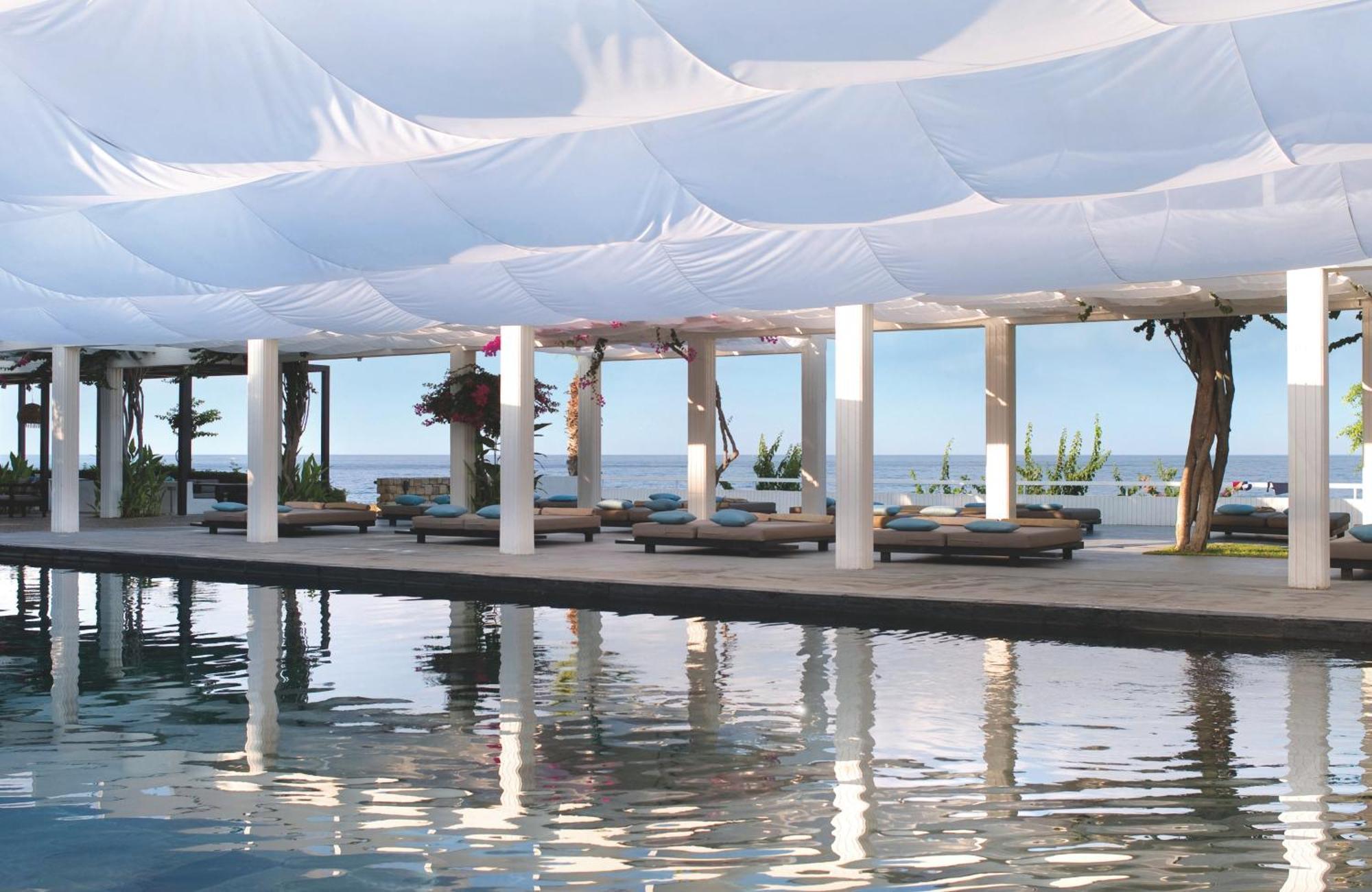 奥尔迈拉酒店 Paphos 外观 照片 The beach club at the resort