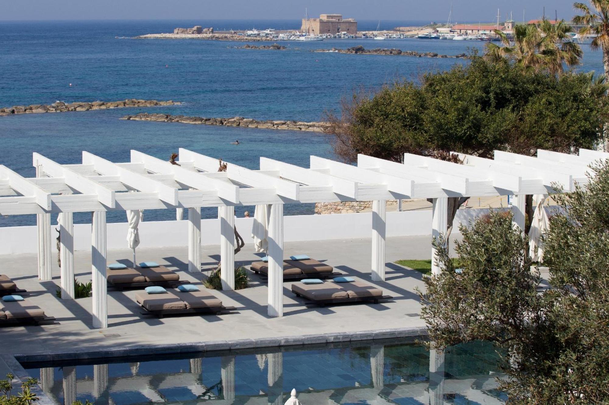 奥尔迈拉酒店 Paphos 外观 照片 The beach at the hotel