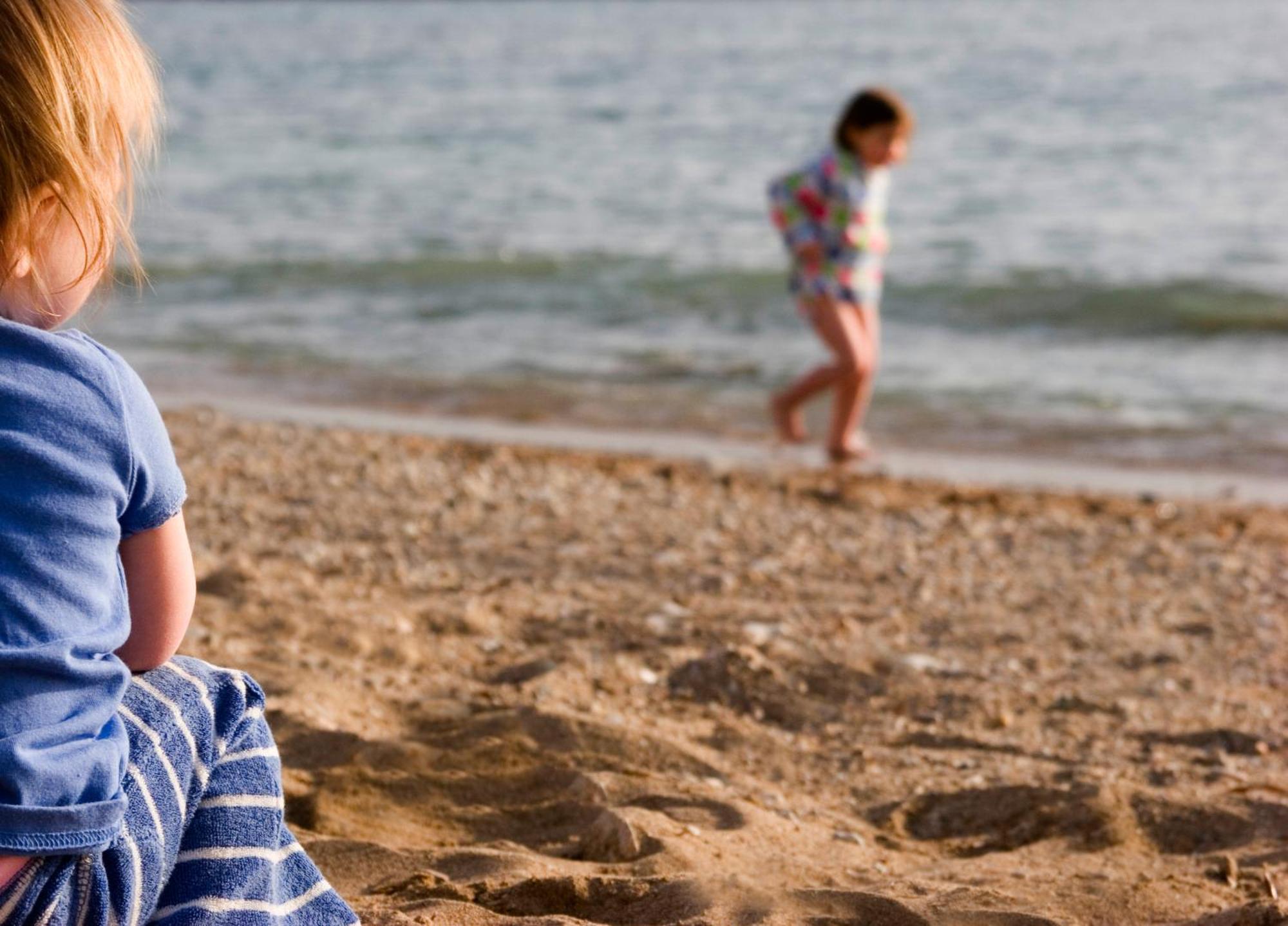 奥尔迈拉酒店 Paphos 外观 照片 Children on a beach